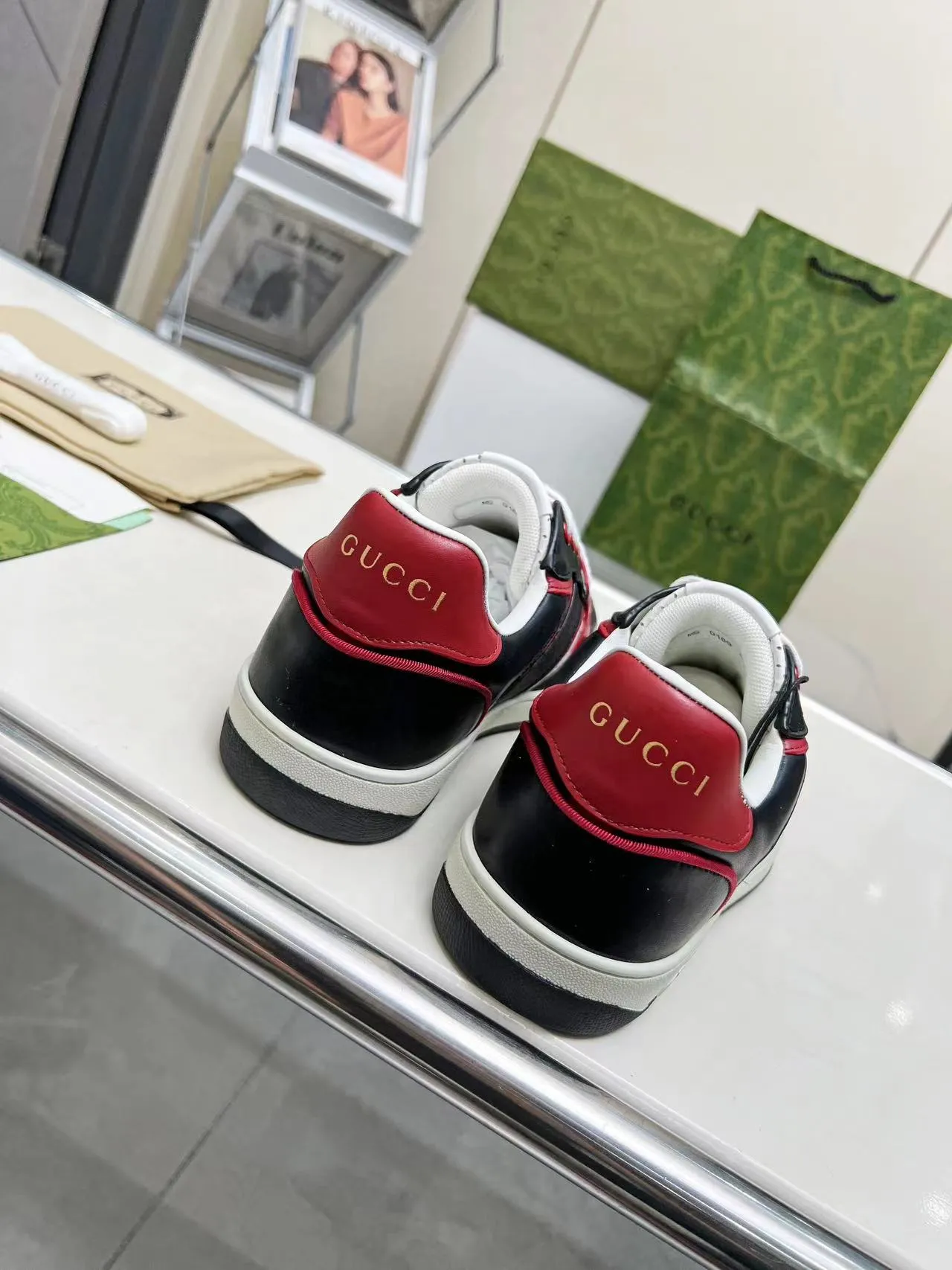 P620 💞💞Gucci G Home’s latest popular sports shoes, couple’s style, casual, retro white shoes 🌸🌸🌸 New popular series. The exquisite and compact interlocking double G logo romantically interprets the aesthetic concept of this series. Made of off-white leather, retro inspiration is cleverly blended into the sneaker design to reinterpret the brand logo. Exquisitely packaged at the delivery counter 🛍📦 ▪️Fabric: Original custom-made imported first-layer cowhide leather ▪️Lining: Original custom-made imported cowhide lining ▪️Outsole: Original molded two-color TPU outsole ▪️Size: Women's 35-40 / Men's 39-45